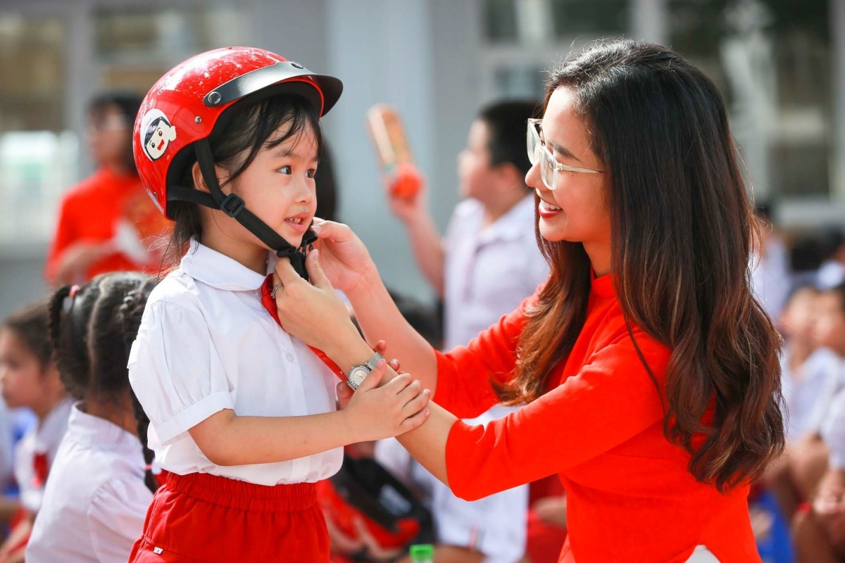 Công ty Honda Việt Nam trao tặng 2 triệu mũ bảo hiểm cho học sinh lớp 1